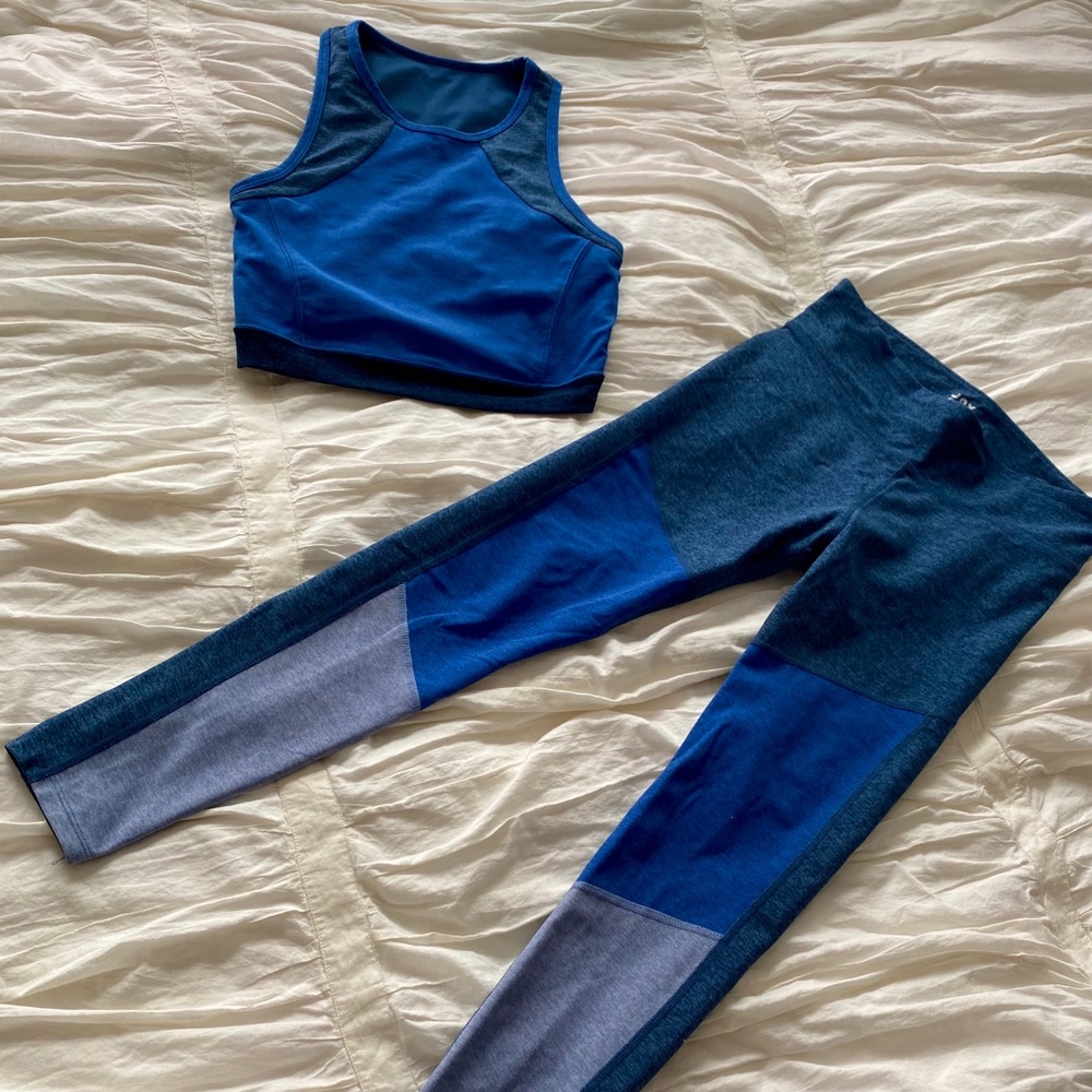 Workout set! 💙 Crop top & leggings S/M
